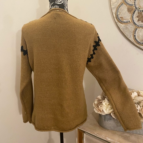 EUC By Design Boutique Sweater - Picture 2 of 5